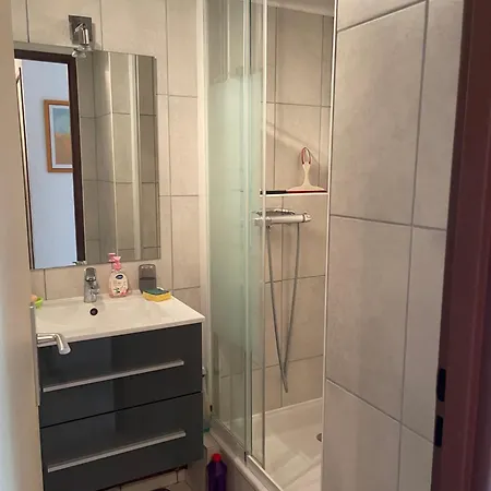 Apartment Dans Familiale Avec Piscine Proche *